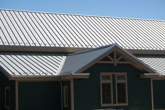 Is Your Metal Roof Safe in a Thunderstorm?